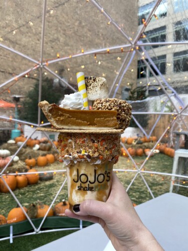Jojo's pumpkin patches popup at the River North Shake Restaurant is so cute and the shakes are festive and fun! 