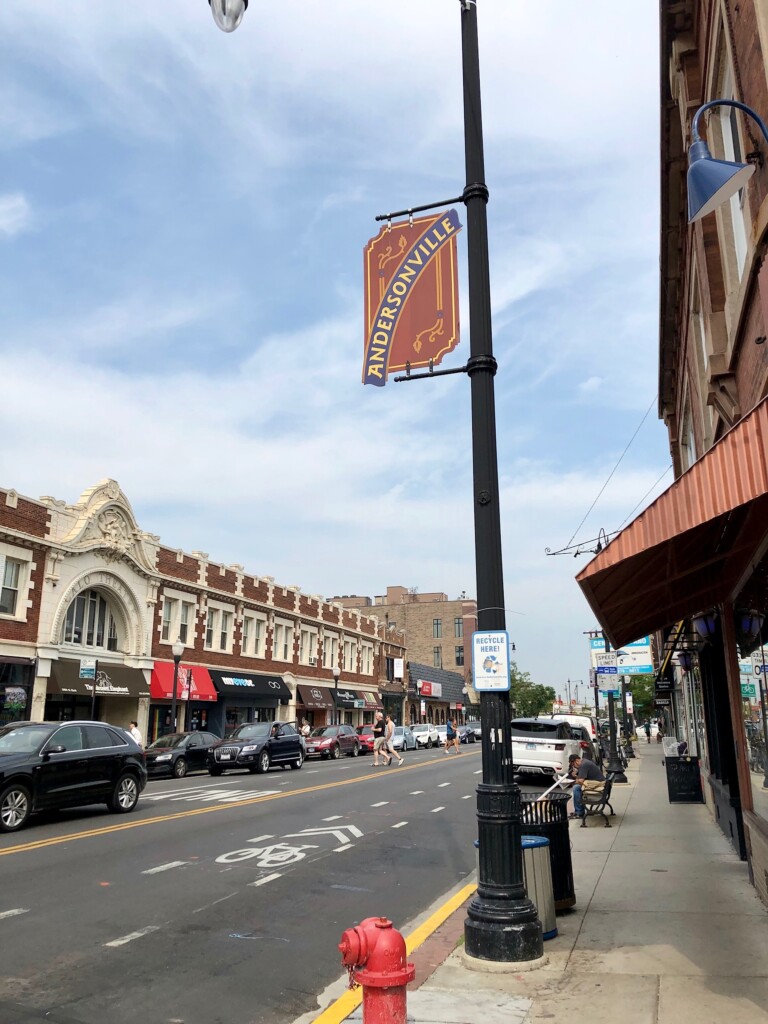 Explore Andersonville this fall! It's such a nice Chicago neighborhood and there is a lot to do! Eating, shopping, Swedish Museum and more! 