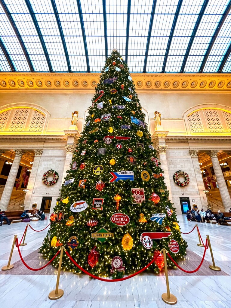 Chicago experience gifts are the best! Here is a huge list of ideas. 